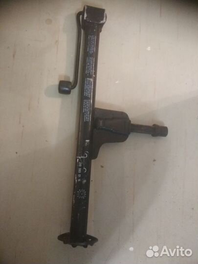 Оригинальный домкрат на Мерседес W210