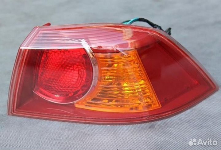 Фонарь задний правый внешний Митсубиси Лансер X 10