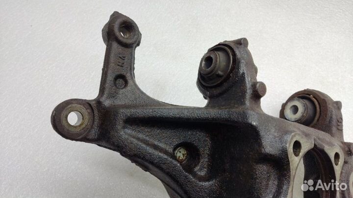 Кулак поворотный задний правый Toyota Camry XV70