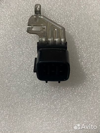 Датчик массы передний Toyota Camry V70/V75