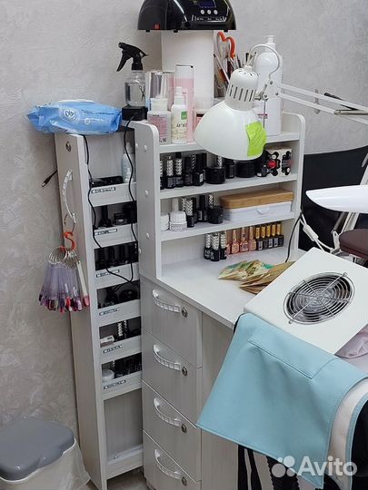 Продам 2 маникюрных стола
