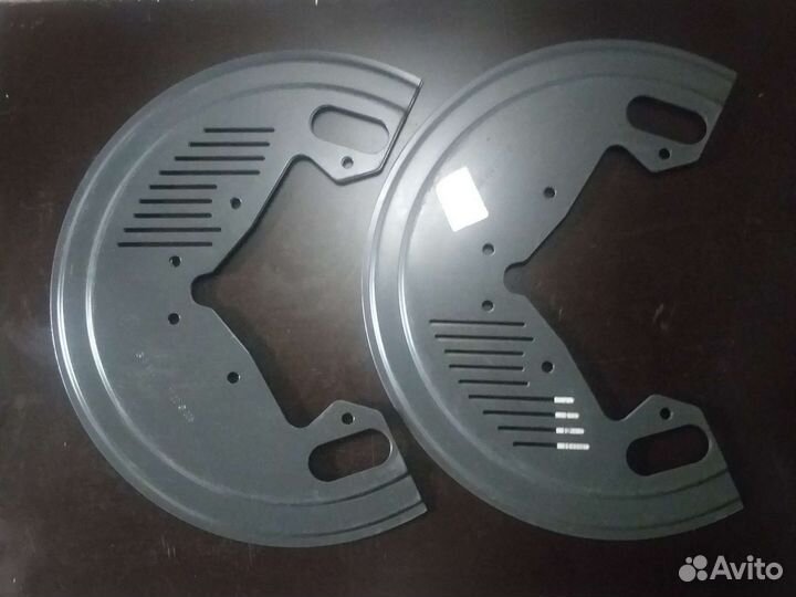 Пыльник тормозного диска Mersedes a