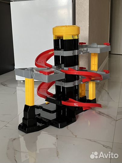 Детская парковка для машинок