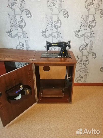 Швейная машинка зингер 1979г