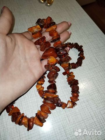 Янтарные бусы, броши, серьги