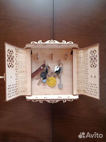 Ключница деревянная на 5 ключей