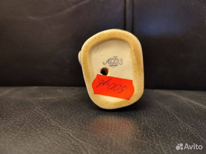 Фарфоровая фигурка-Девочка с голубем,8см. лфз