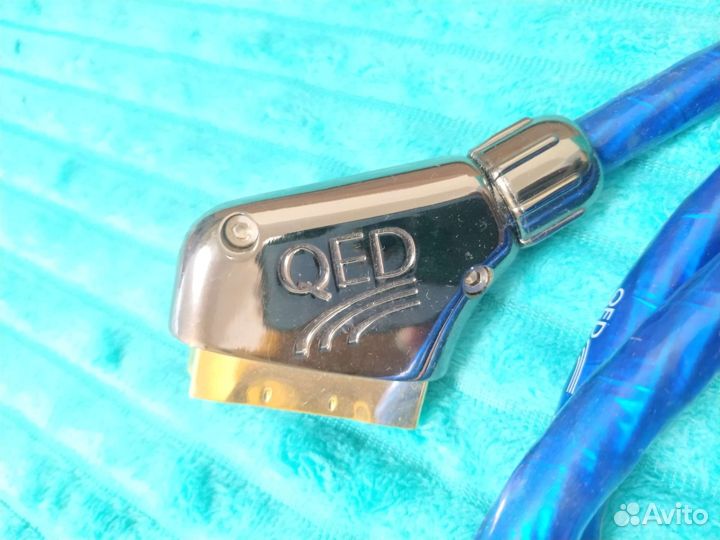Аудио видео межблочный кабель QED sqart