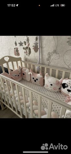 Бортики в детскую кроватку косичка и игрушки