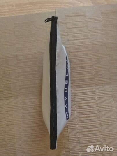 Косметичка на молнии новая