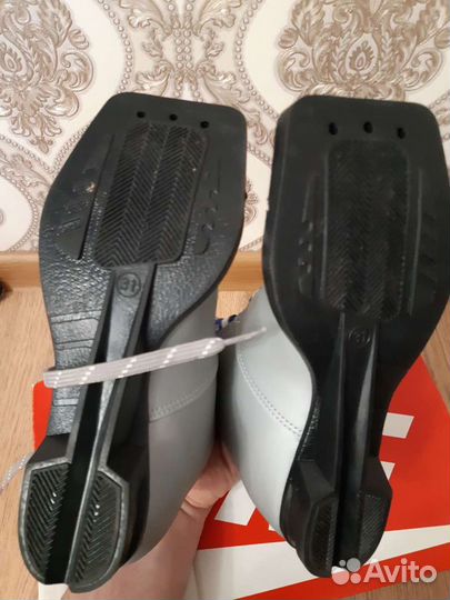 Лыжные ботинки+ лыжи