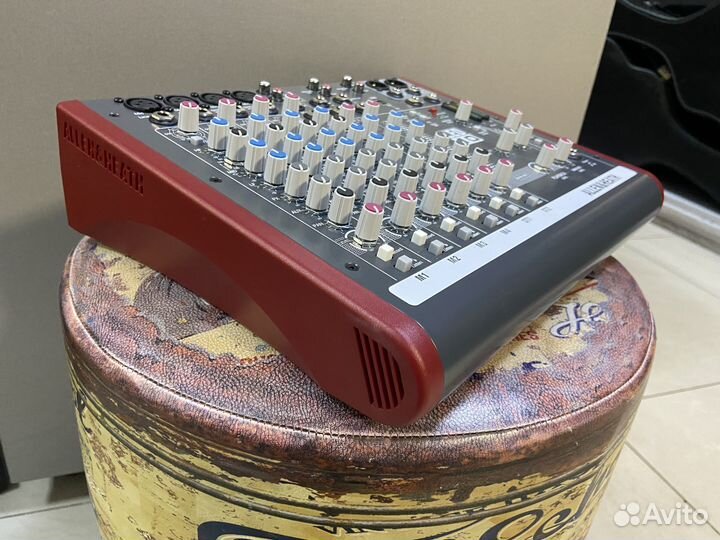 Микшерный пульт Allen Heath ZED-10