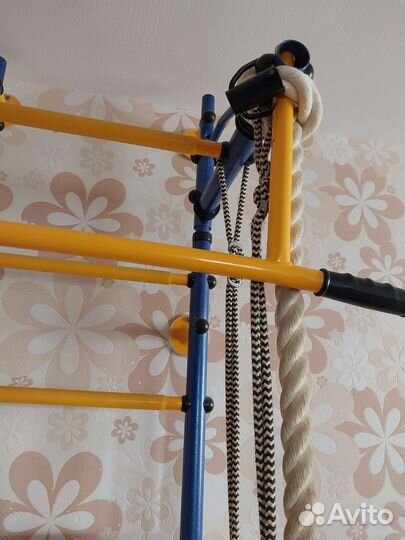 Шведская стенка с турником и матрасом