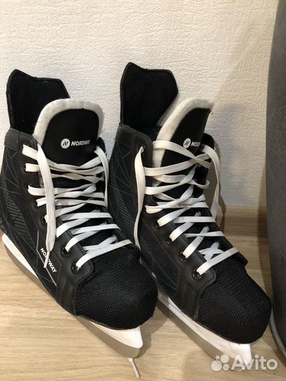 Коньки хоккейные