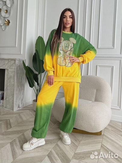 Костюмы женские