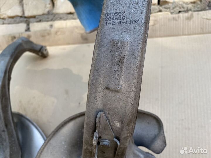 Кулак поворотный Audi A4 b8 a5 8t