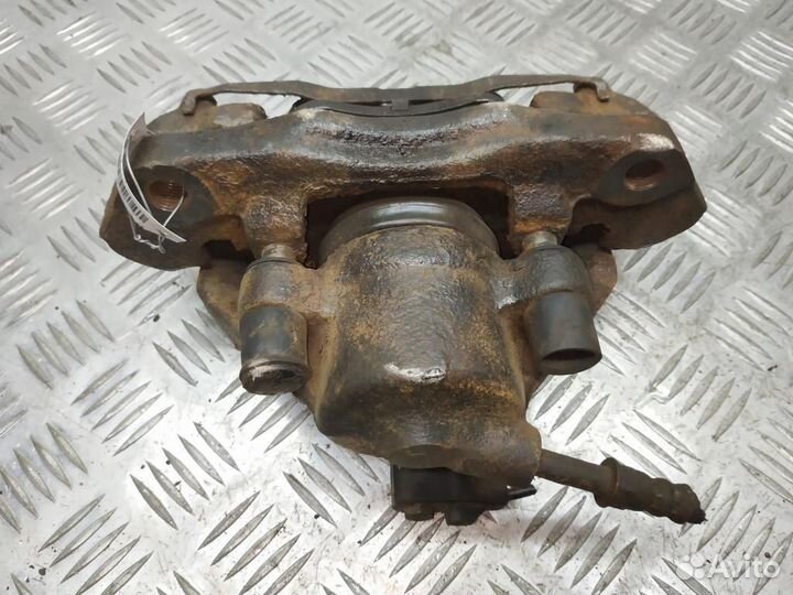 Суппорт тормозной передний левый Mercedes-Benz