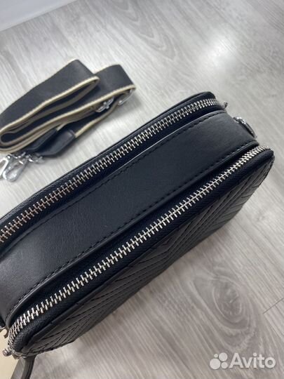 Сумка новая черная через плечо