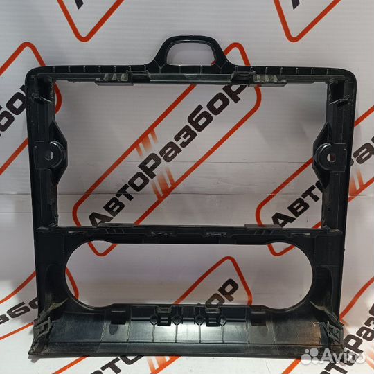 Рамка магнитолы Ford Focus седан 2006