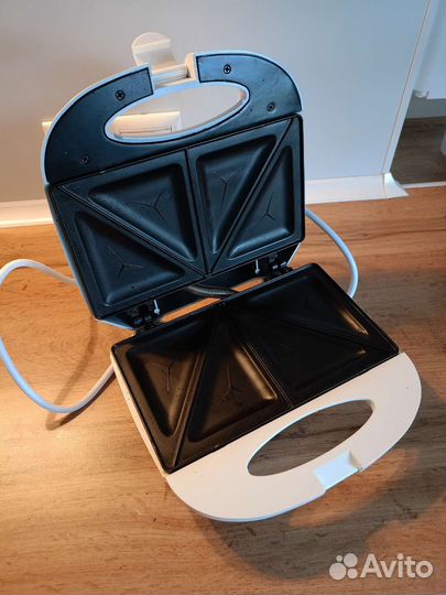 Сендвичница