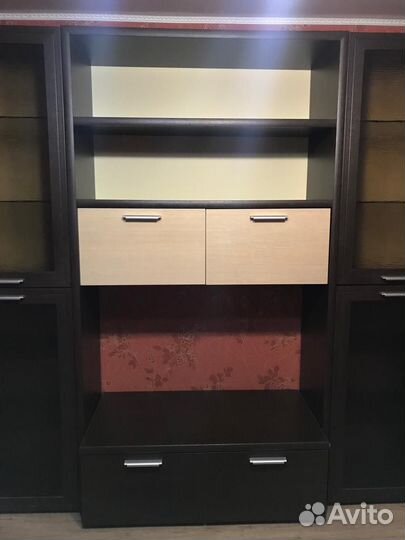 Продаётся стенка модульная производитель «Три Я»