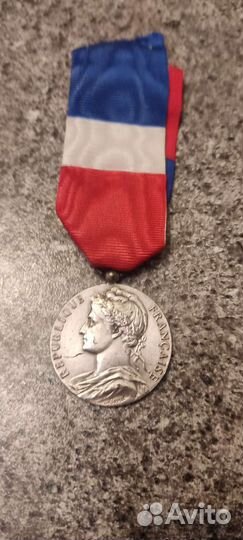 Медали разные