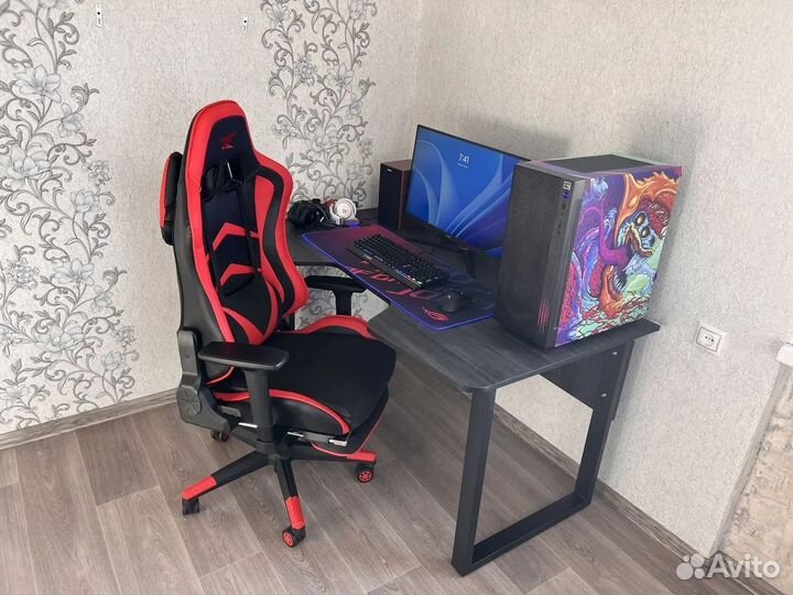 Компьютерный стол игровой / геймерский