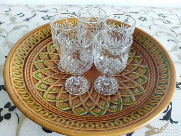 Стаканы, рюмки, стопки