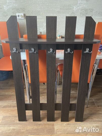 Вешалка настенная