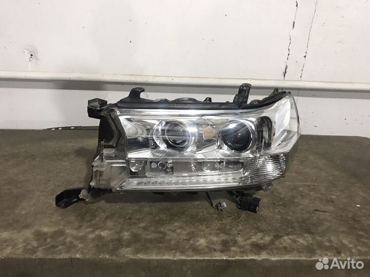 Фара левая Toyota LC 200