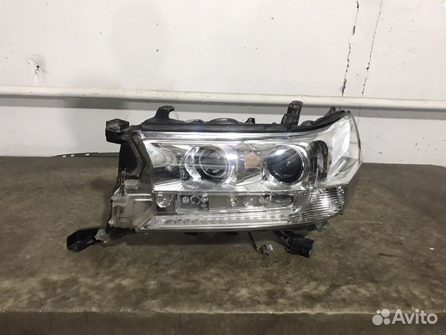 Фара левая Toyota LC 200