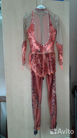 Платье для выступлений по фигурному катанию