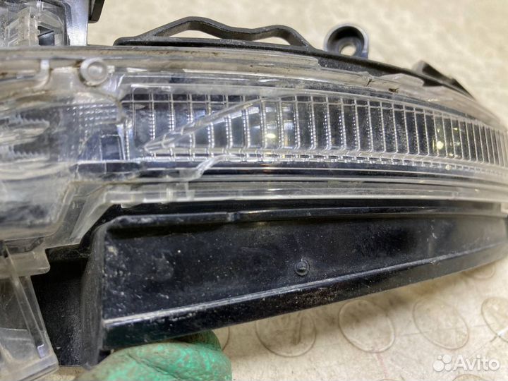 Повторитель зеркала левый Audi Q8 2018