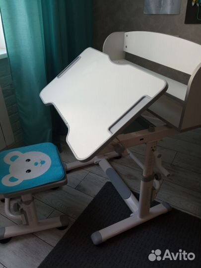 Парта и кресло для школьника