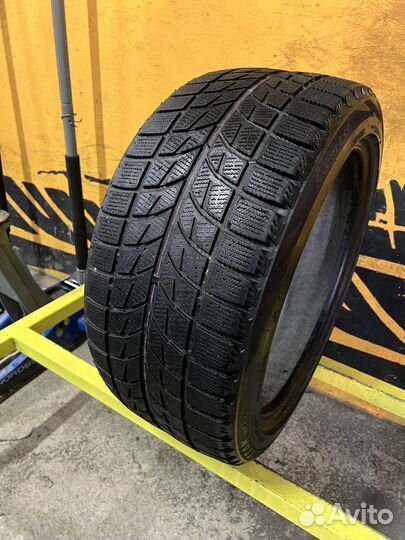 Bridgestone Blizzak WS-60 255/40 R17