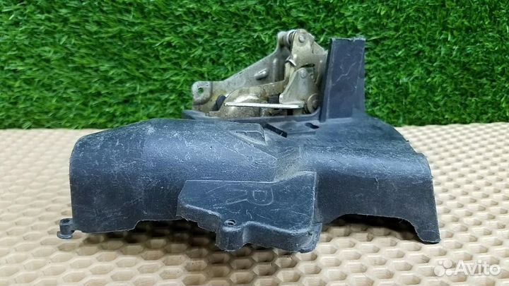 Замок двери задний правый Mercedes C180 W202