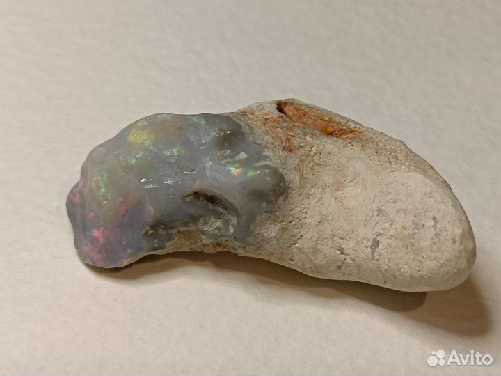 Благородный опал в породе