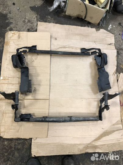 Кожух радиатора w211 комплект