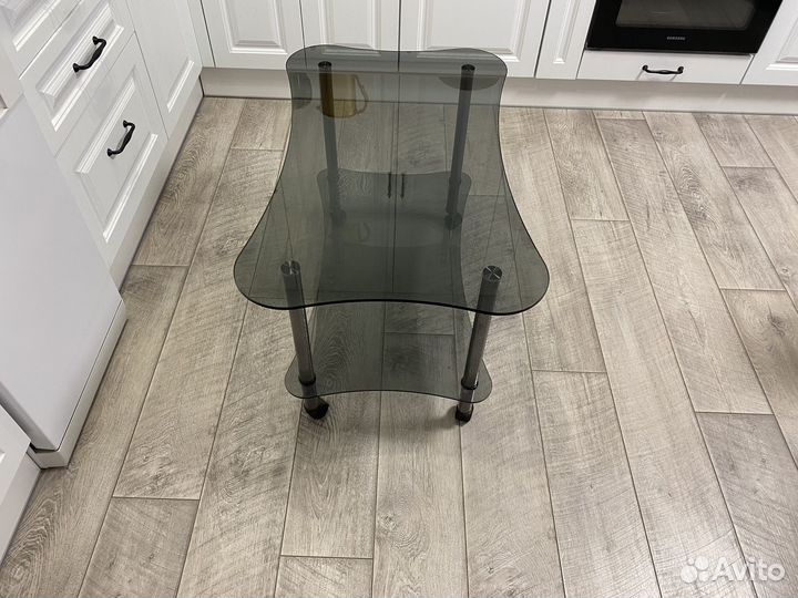 Журнальный стеклянный стол