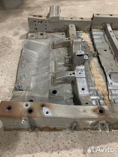 Балка кузова поперечная передняя Toyota Town Ace