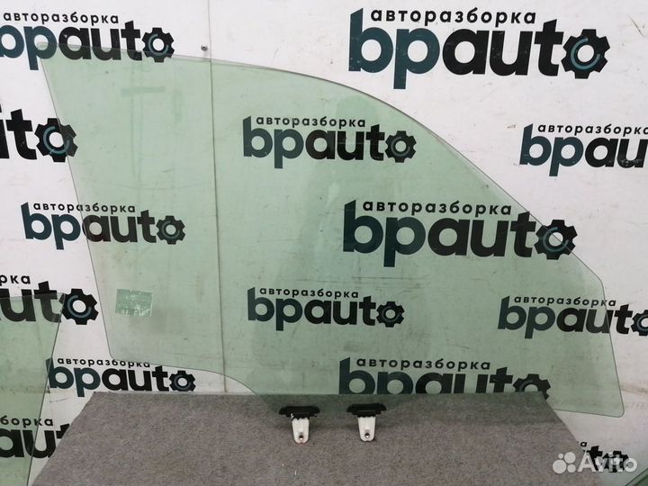 Стекло передней левой двери 84502-65J00 Suzuki