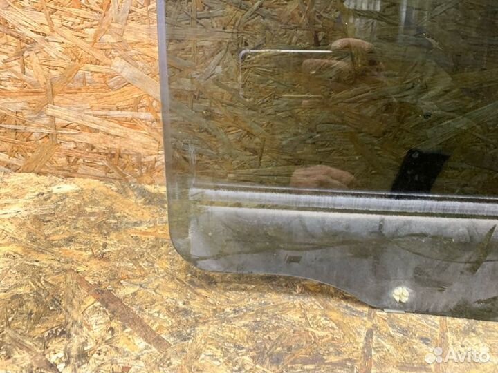 Стекло двери заднее правое Mitsubishi Pajero 4