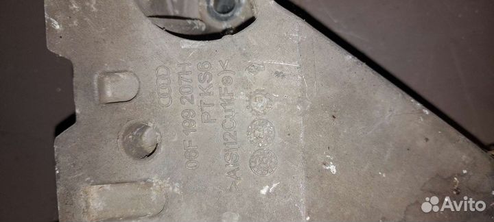 Кронштейн двигателя правый на Volkswagen Passat B6