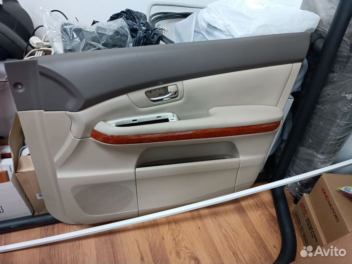 Обшивка двери Toyota harrier