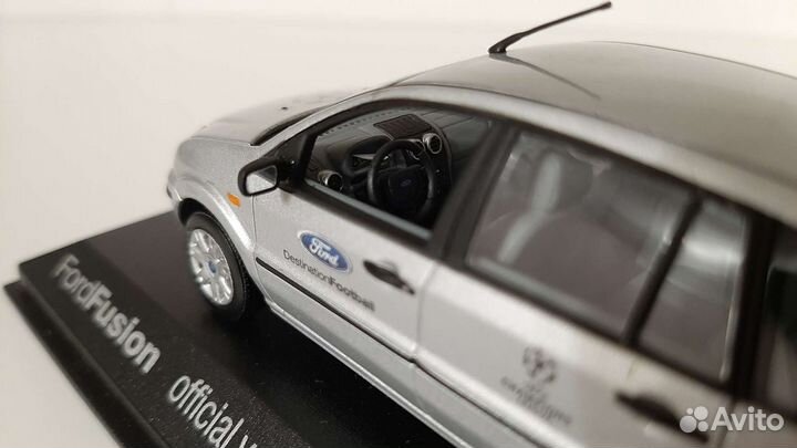 Ford Fusion / 1:43 / Minichamps