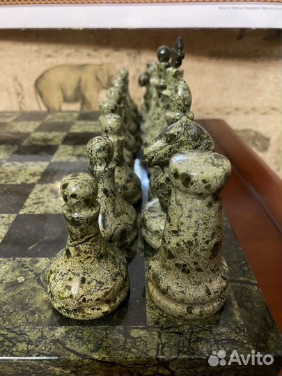 Шахматы из змеевика