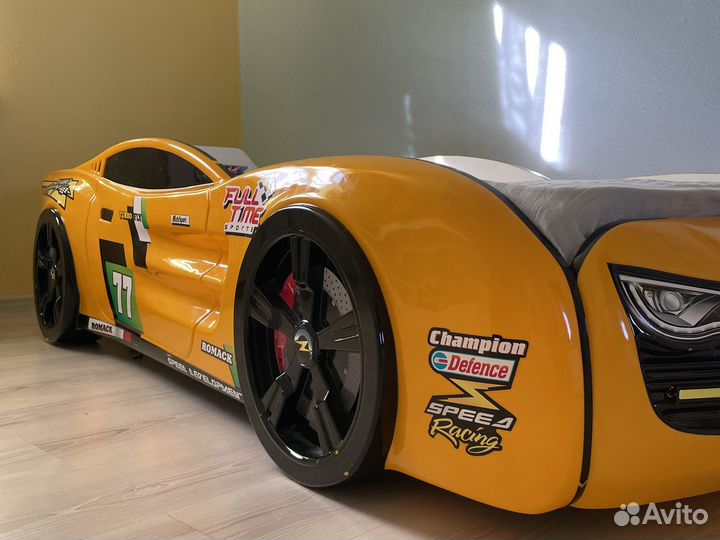 Детская кровать машина