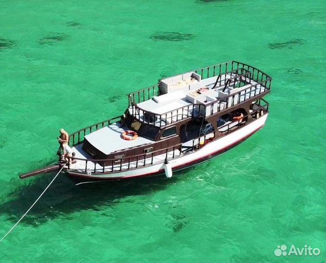 Катер прогулочный