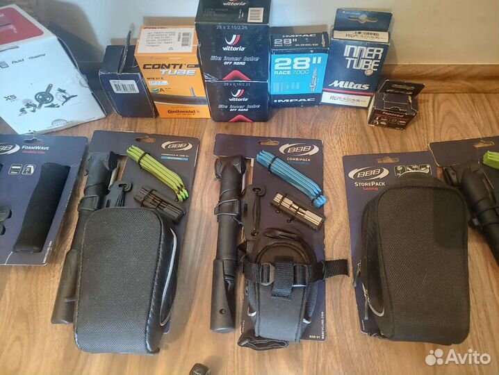 Велозапчасти и аксессуары. Насос, крылья, сумки