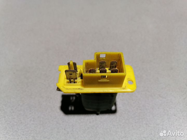 Opel Corsa B резистор отопителя